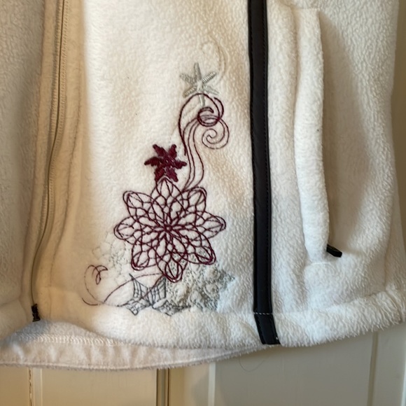 Eddie Bauer white fleece with snowflake embroidery - Picture 4 of 7